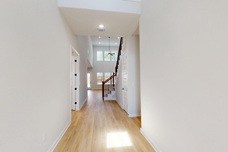 Spacious, unfurnished interior of a new home in Edgewood, Leander (Image 21).