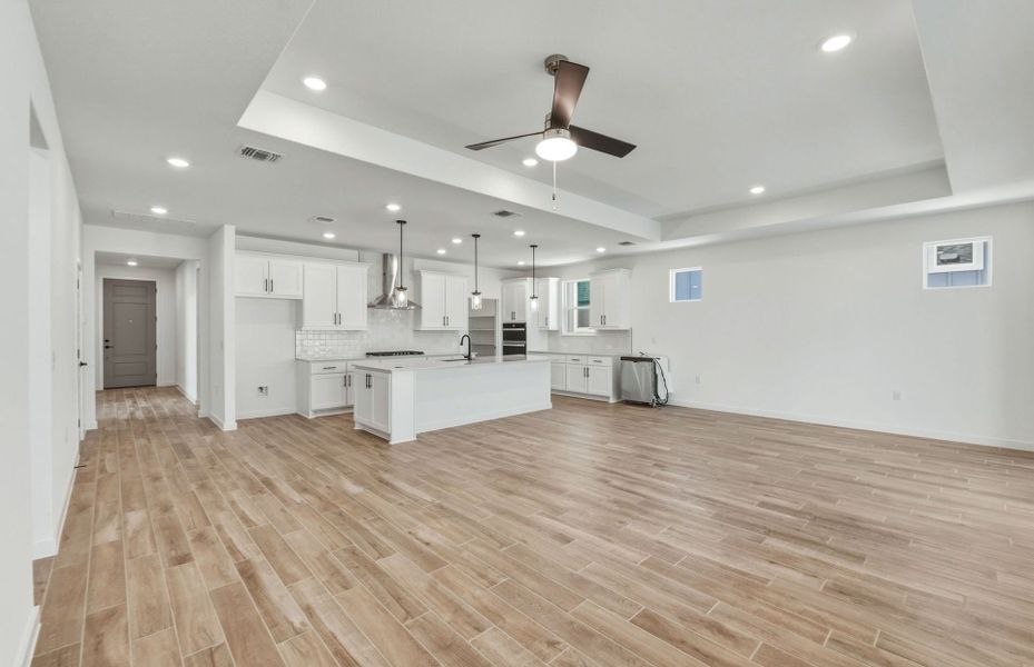 Spacious, unfurnished interior of a new home in Sun City Texas, Georgetown (Image 32).