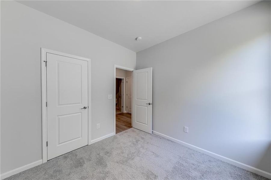 Spacious, unfurnished interior of a new home in , Homer (Image 21).