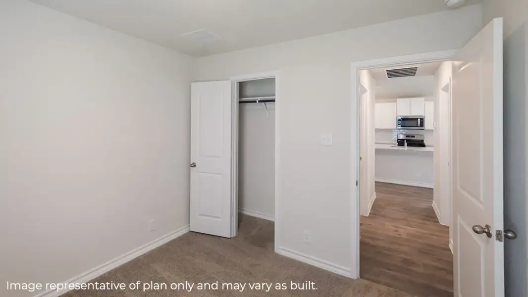 Spacious, unfurnished interior of a new home in Heritage Crossing, Corpus Christi (Image 14).
