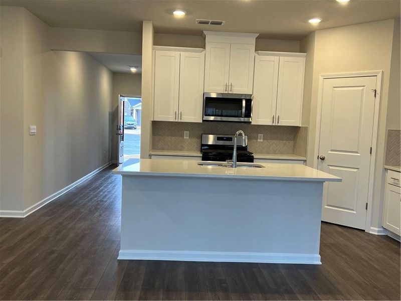 Furnished interior view inside a new home in Union Grove, Braselton (Image 5).
