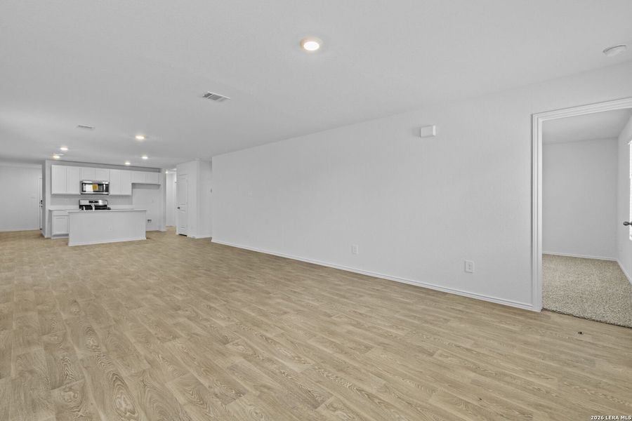 Spacious, unfurnished interior of a new home in Hickory Ridge, Elmendorf (Image 31). Spacious, unfurnished interior of a new home in Hickory Ridge, Elmendorf (Image 31).
