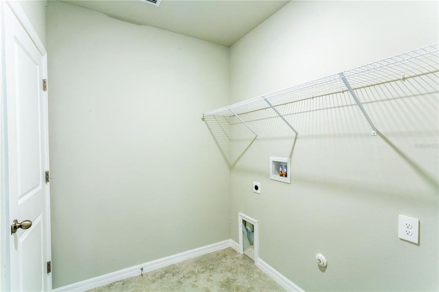 Spacious, unfurnished interior of a new home in , Punta Gorda (Image 24).