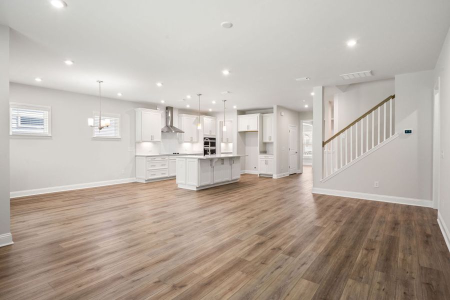 Spacious, unfurnished interior of a new home in Waterways, Richmond Hill (Image 59).