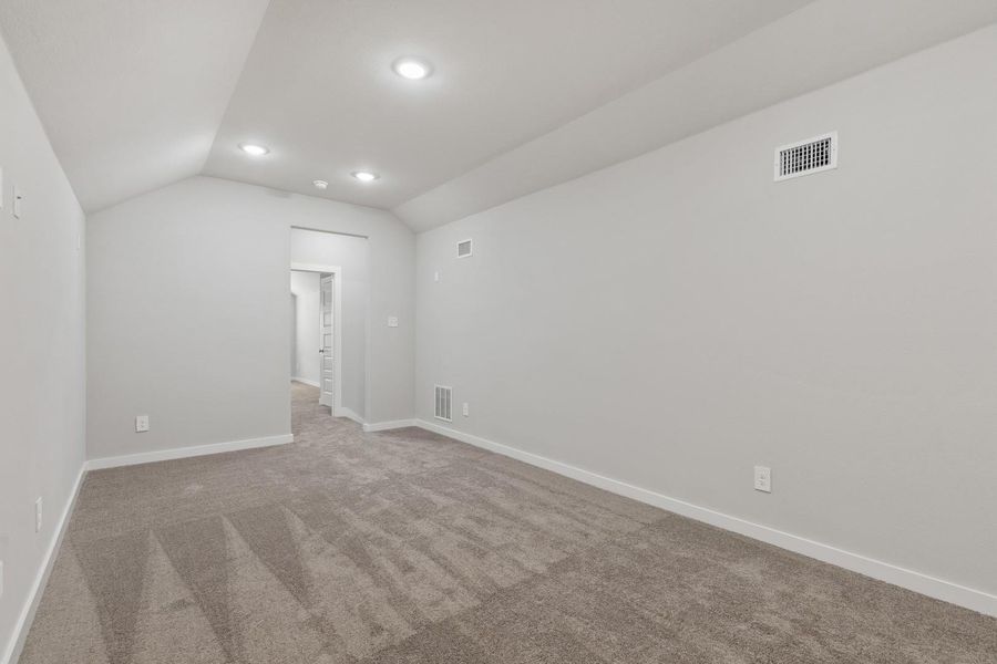Spacious, unfurnished interior of a new home in Trinity Ranch, Elgin (Image 19).