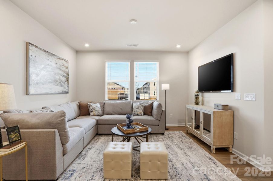 For representation purposes of floorplan only, actual homesite is under construction and design and structural options may vary