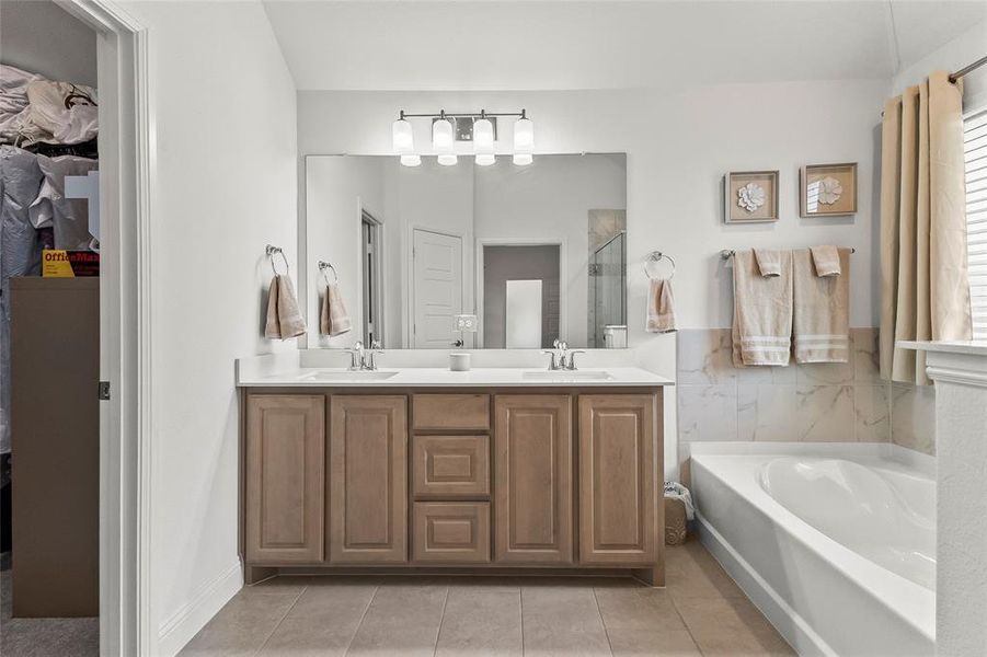 Furnished interior view inside a new home in , Melissa (Image 31).