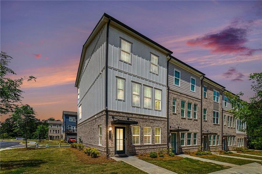 Condo located in Acworth, GA showcasing its design and architecture (Image 4).