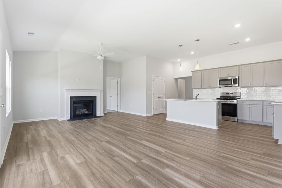 Spacious, unfurnished interior of a new home in Willowbrook, Shelby (Image 10).