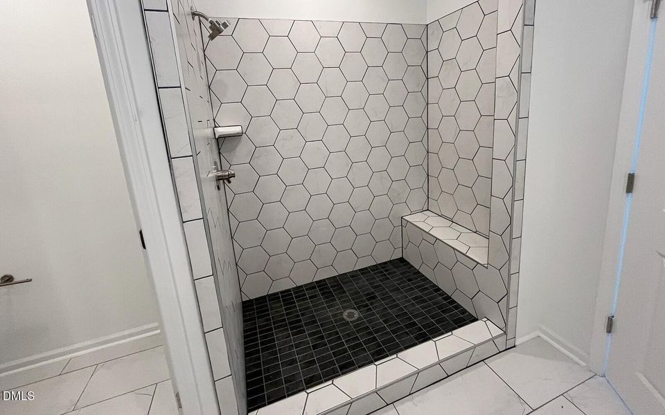 Declan_2431_Shower_Wendell_Falls_Brookfi Declan_2431_Shower_Wendell_Falls_Brookfi