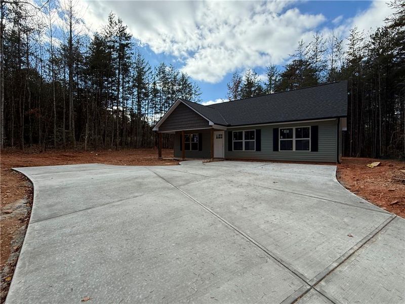 Exterior details and patio area of a home in , Dawsonville (Image 1).