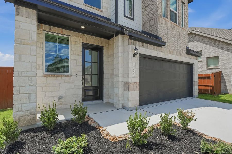 Exterior details and patio area of a home in Stillwater Ranch, San Antonio (Image 4).