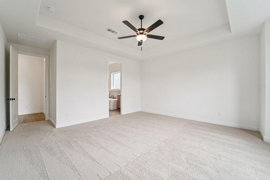 Spacious, unfurnished interior of a new home in Sienna 65', Missouri City (Image 32).