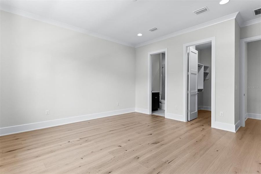 Spacious, unfurnished interior of a new home in , Tampa (Image 58).