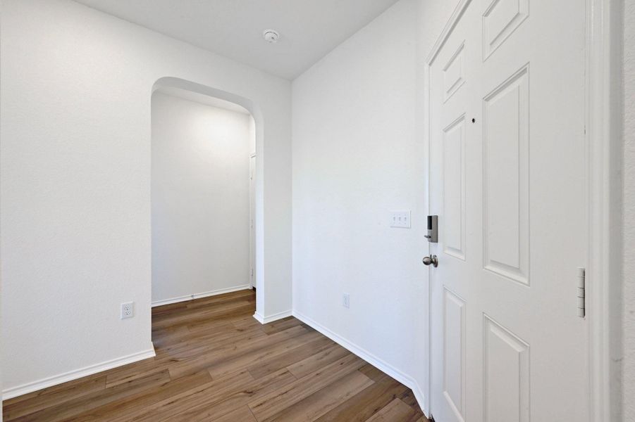 Spacious, unfurnished interior of a new home in Stoney Chase, Del Valle (Image 31).