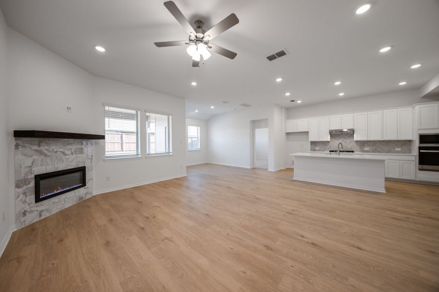 Spacious, unfurnished interior of a new home in Chalk Hill, Celina (Image 23).