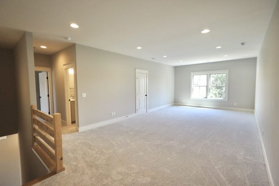 Spacious, unfurnished interior of a new home in Creekside, Cleveland (Image 36).