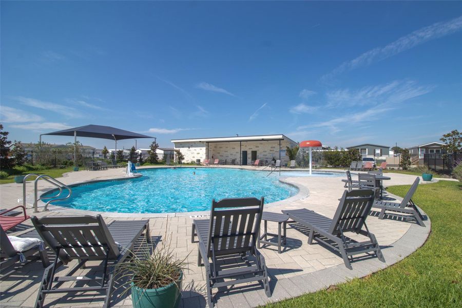 Community amenities in , Pearland (Image 23).