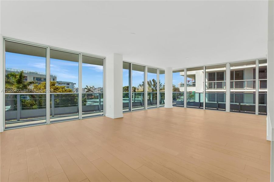 Spacious, unfurnished interior of a new home in , Miami Beach (Image 25).
