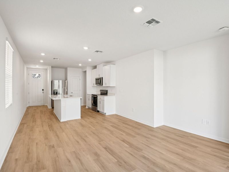 Spacious, unfurnished interior of a new home in Leyland Preserve - Premier Series, Brooksville (Image 6).