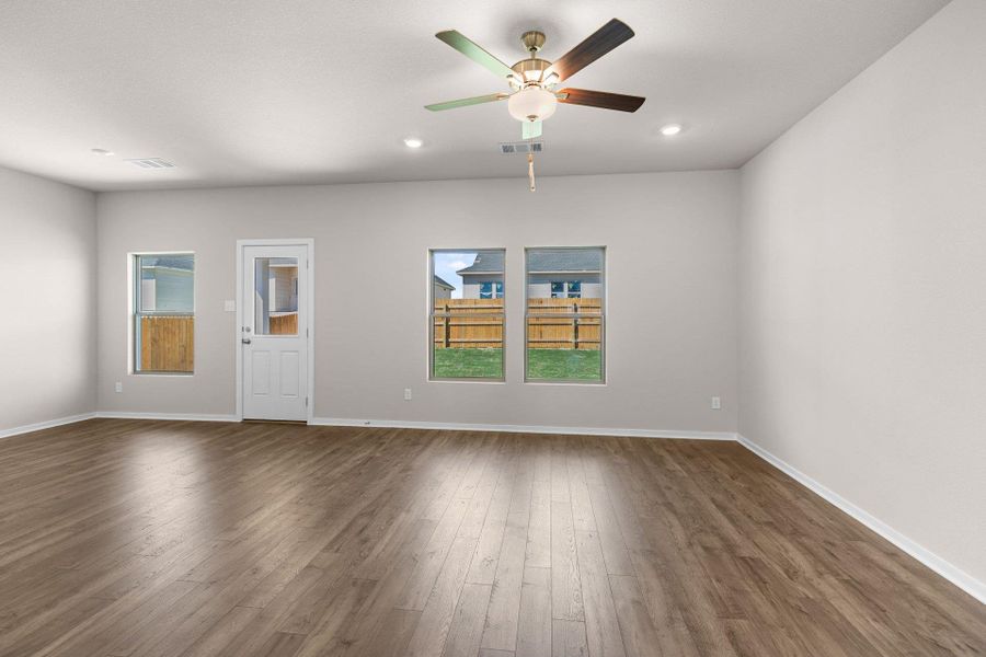 Casual Dining & Family Room