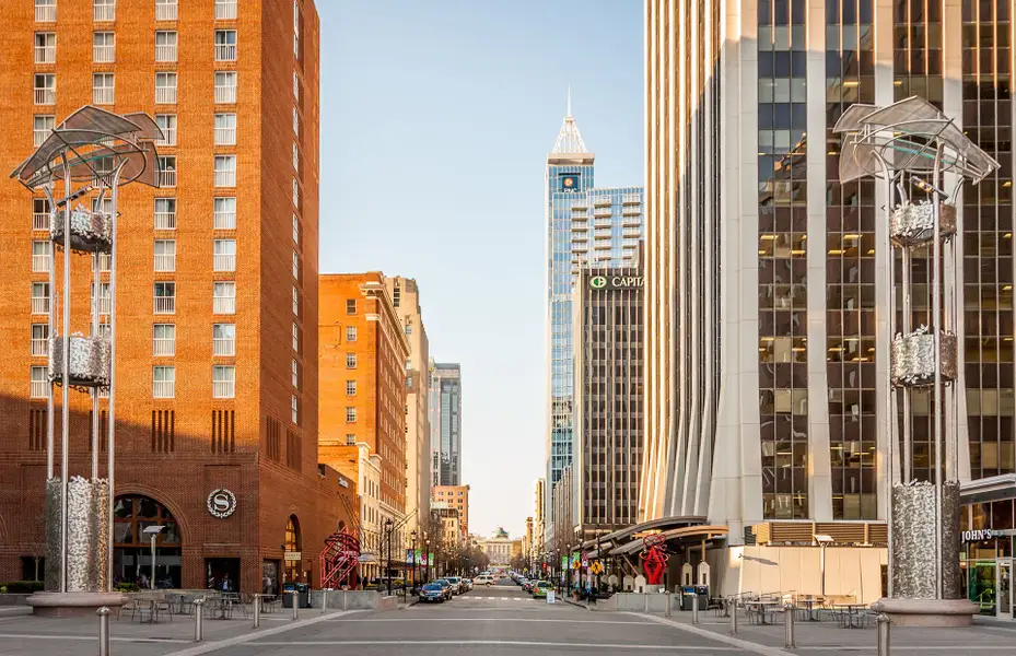 Condo located in Durham, NC showcasing its design and architecture (Image 4).