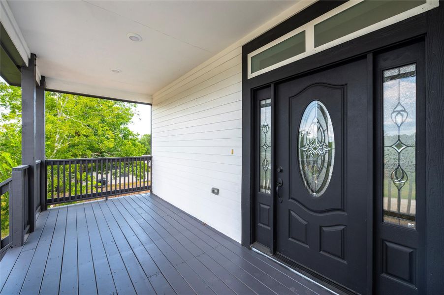 Exterior details and patio area of a home in , Shoreacres (Image 28).