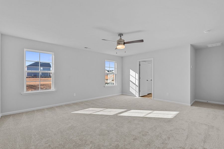 Spacious, unfurnished interior of a new home in Fieldstone, Lexington (Image 34).