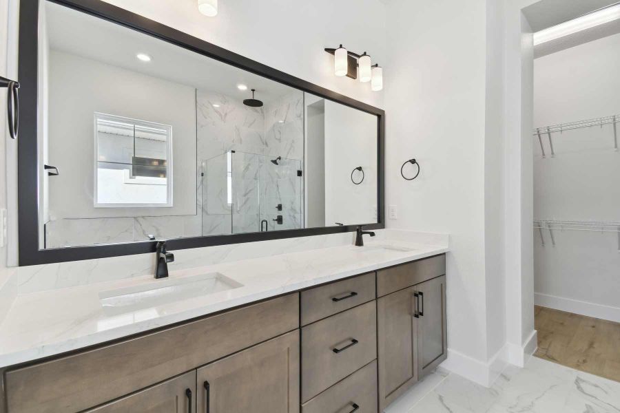 The Waterline - Owner's Bath