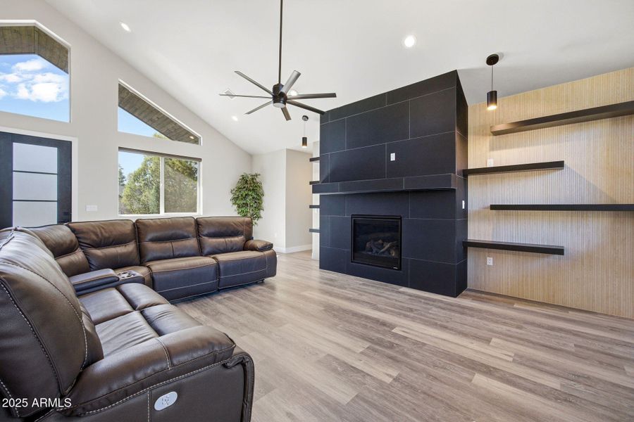 2701NEagleViewLp-ShowLowAZ-7