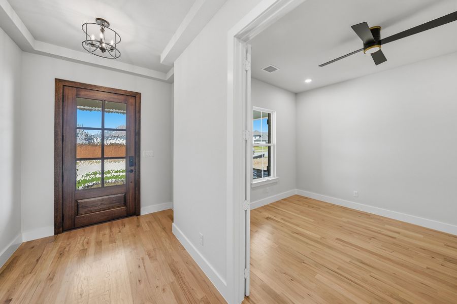 Spacious, unfurnished interior of a new home in Aster Park, McKinney (Image 19).