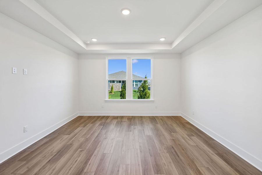 Spacious, unfurnished interior of a new home in Del Webb Barton Village, Lebanon (Image 23).