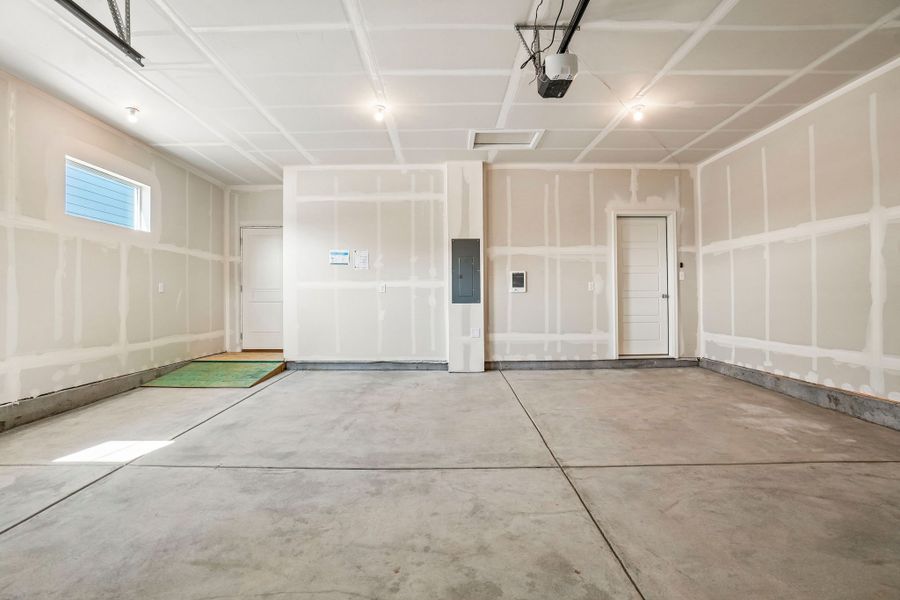 Spacious, unfurnished interior of a new home in Union Colony West, Greeley (Image 22).