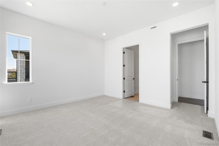 Spacious, unfurnished interior of a new home in Hilltop at Inspiration, Aurora (Image 11).