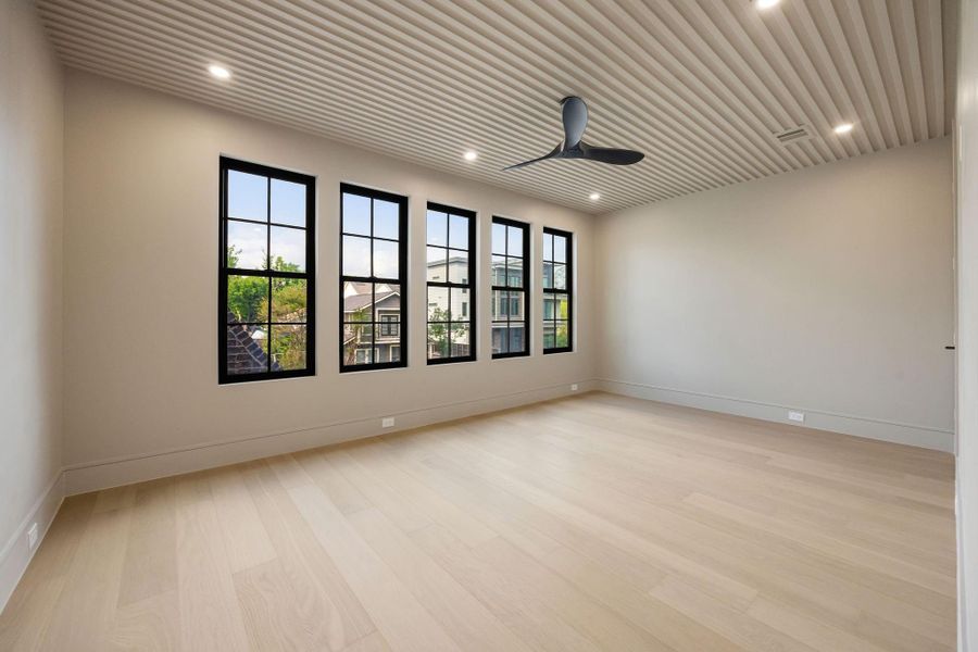 Spacious, unfurnished interior of a new home in , Houston (Image 22).
