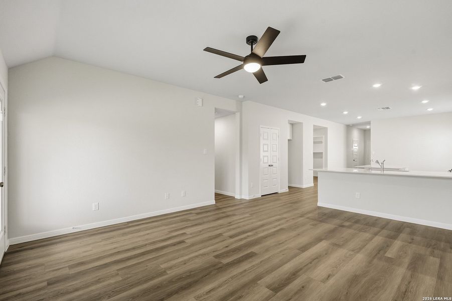 Spacious, unfurnished interior of a new home in Cinco Lakes, San Antonio (Image 21). Spacious, unfurnished interior of a new home in Cinco Lakes, San Antonio (Image 21).