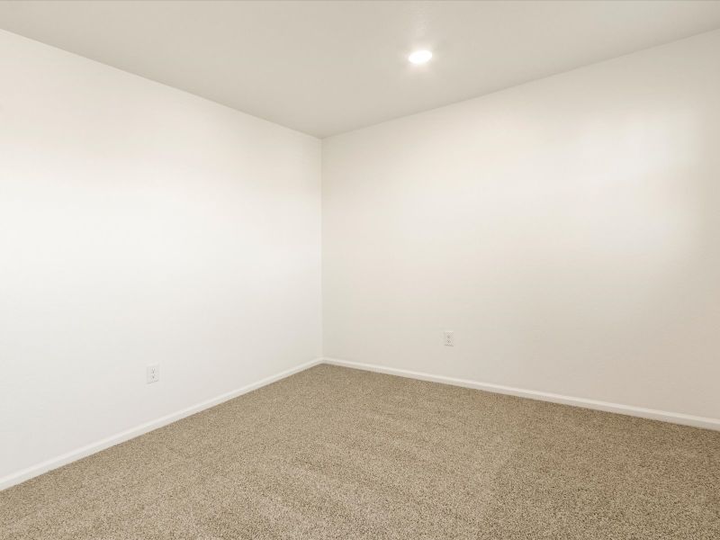 Spacious, unfurnished interior of a new home in Lake Bluff, Greeley (Image 14).