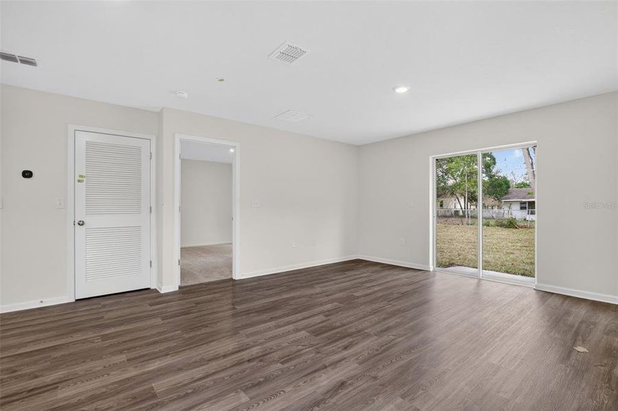 Spacious, unfurnished interior of a new home in Rainbow Lakes Estates, Dunnellon (Image 17).