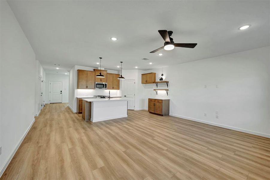 Spacious, unfurnished interior of a new home in Rolling Ridge, Van Alstyne (Image 15). Spacious, unfurnished interior of a new home in Rolling Ridge, Van Alstyne (Image 15).