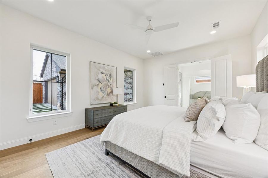 Furnished interior view inside a new home in , Dallas (Image 31).