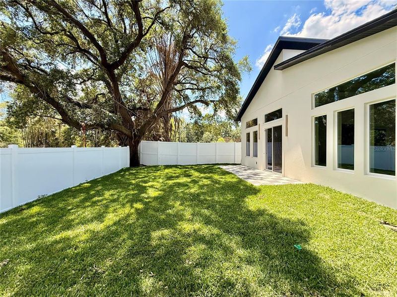 Exterior details and patio area of a home in , Orlando (Image 29).