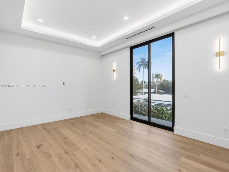 Spacious, unfurnished interior of a new home in , Pompano Beach (Image 45).