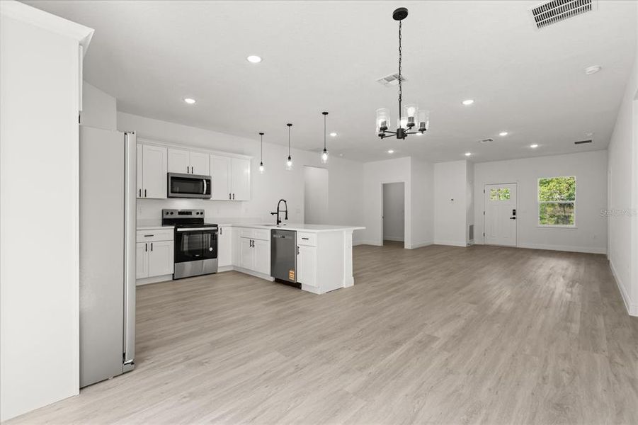 Spacious, unfurnished interior of a new home in , Dunnellon (Image 11).