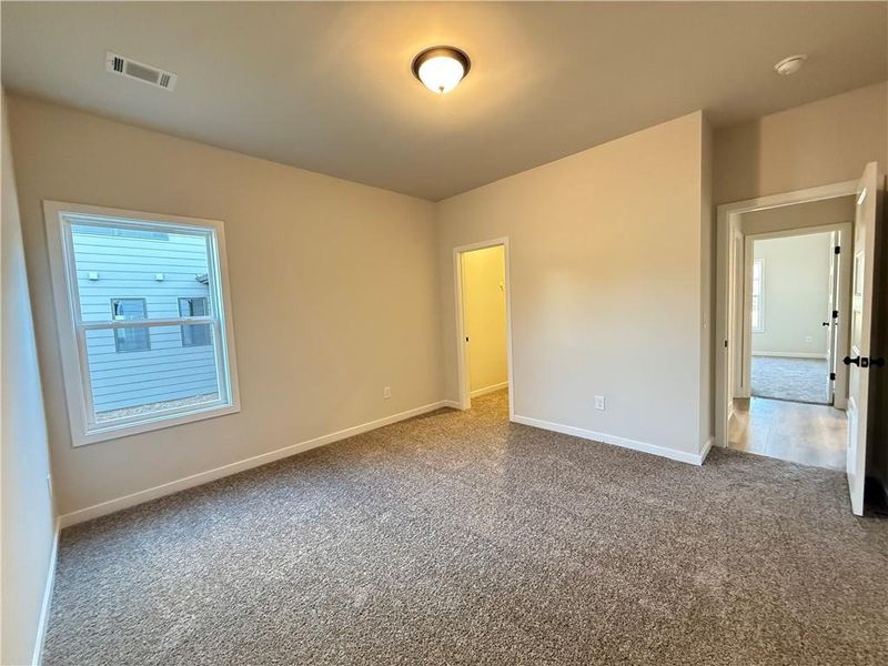Spacious, unfurnished interior of a new home in Ponderosa Farms Reserve, Gainesville (Image 41).