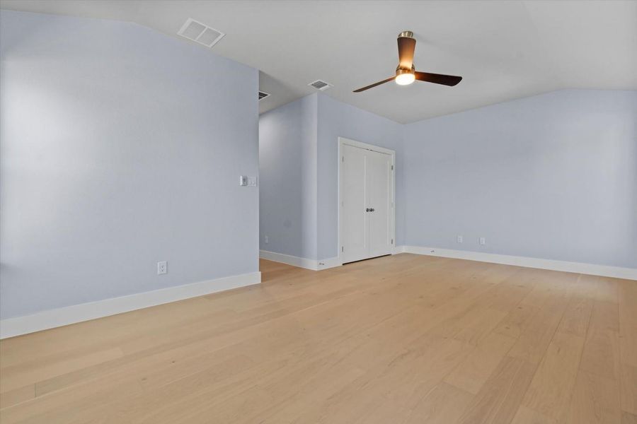 Spacious, unfurnished interior of a new home in , Round Rock (Image 17).