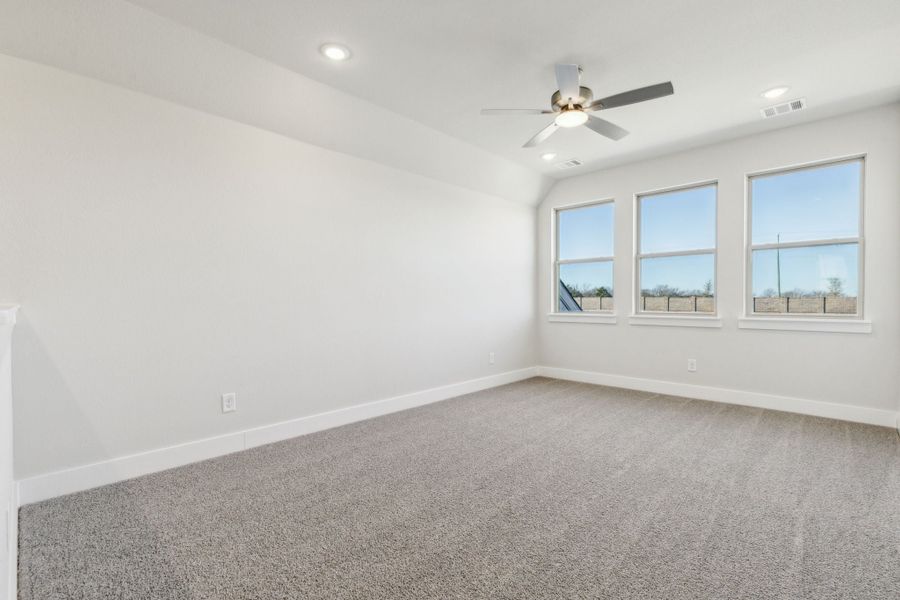 Representative unfurnished interior of a home built from the Yukon by Centre Living Homes in Lakeway Estates, Waxahachie (Image 26).