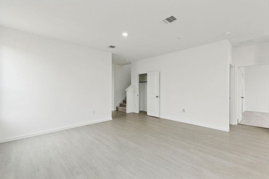 Spacious, unfurnished interior of a new home in Windcress, Cove (Image 19).