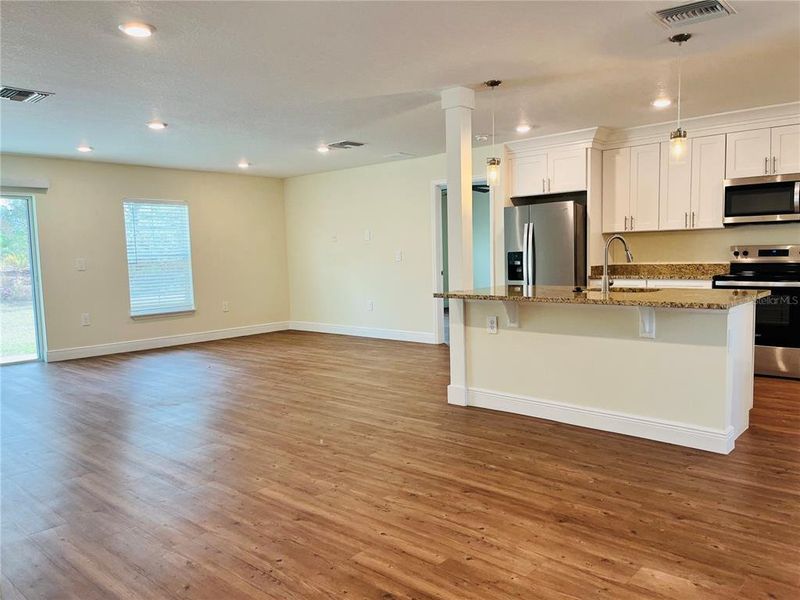 Spacious, unfurnished interior of a new home in , Sebring (Image 23).