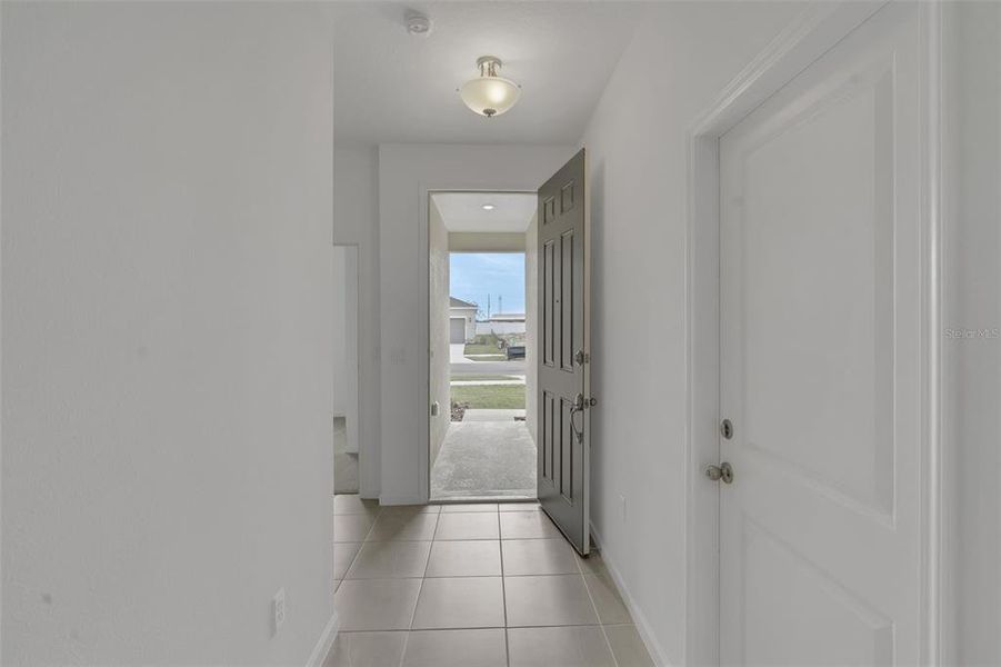 Spacious, unfurnished interior of a new home in Annabelle Estates, Lake Wales (Image 14).