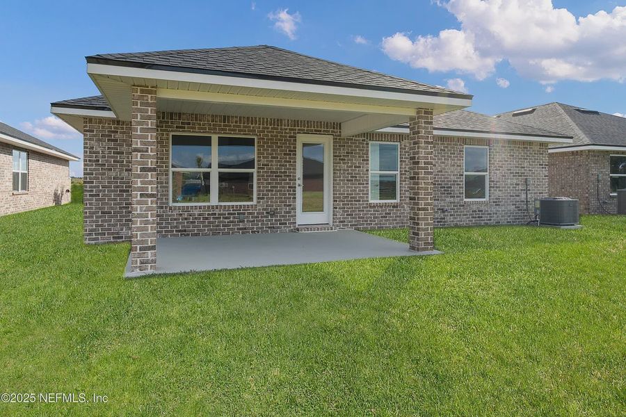 Exterior details and patio area of a home in Shadow Crest at Rolling Hills, Green Cove Springs (Image 4).